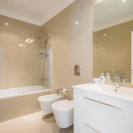Luxury 3 Bedroom With A Shared Pool Lagos