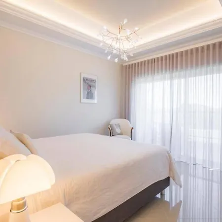 Luxury 3 Bedroom With A Shared Pool *