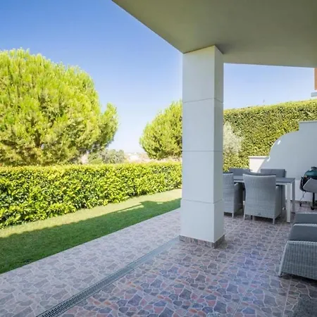 Villa Luxury 3 Bedroom With A Shared Pool *