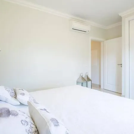 Villa Luxury 3 Bedroom With A Shared Pool Lagos