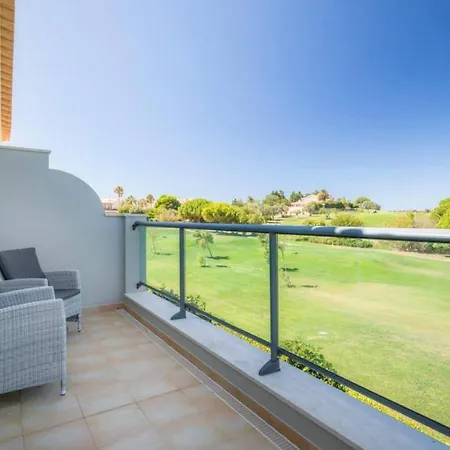 Luxury 3 Bedroom With A Shared Pool Villa *