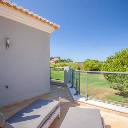 Luxury 3 Bedroom With A Shared Pool *
