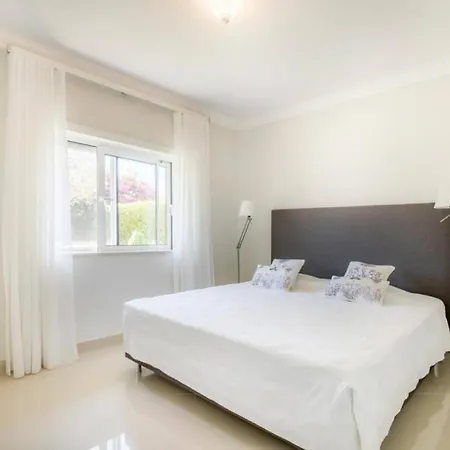 Luxury 3 Bedroom With A Shared Pool Lagos
