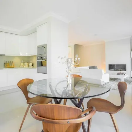 Luxury 3 Bedroom With A Shared Pool Villa *
